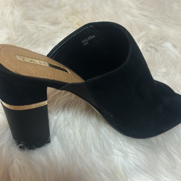Woman’s Black TAHARI heels - Picture 4 of 4